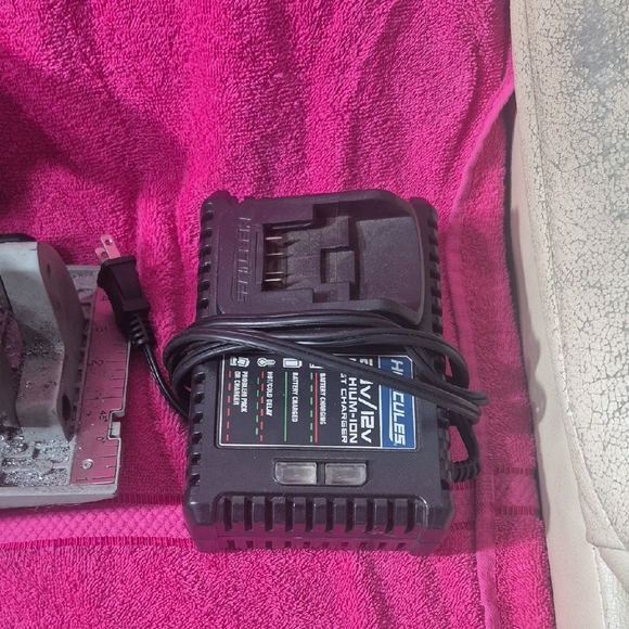 Cordless Circular Saw - Black and Blue - Picture 3 of 7